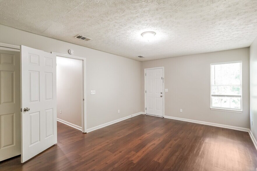 Building Photo - 1207 Cedarbend Dr