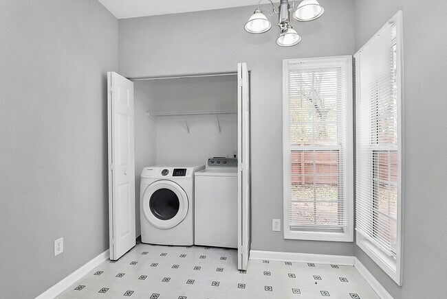 Building Photo - 141 Ross Moore Ave