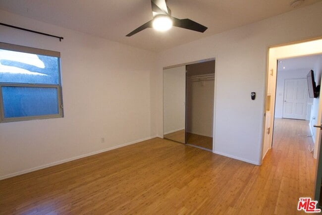 Building Photo - 2341 Meadowvale Ave