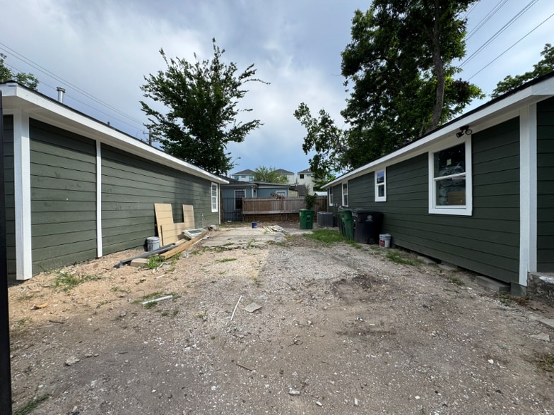 Building Photo - 3919 Elysian St