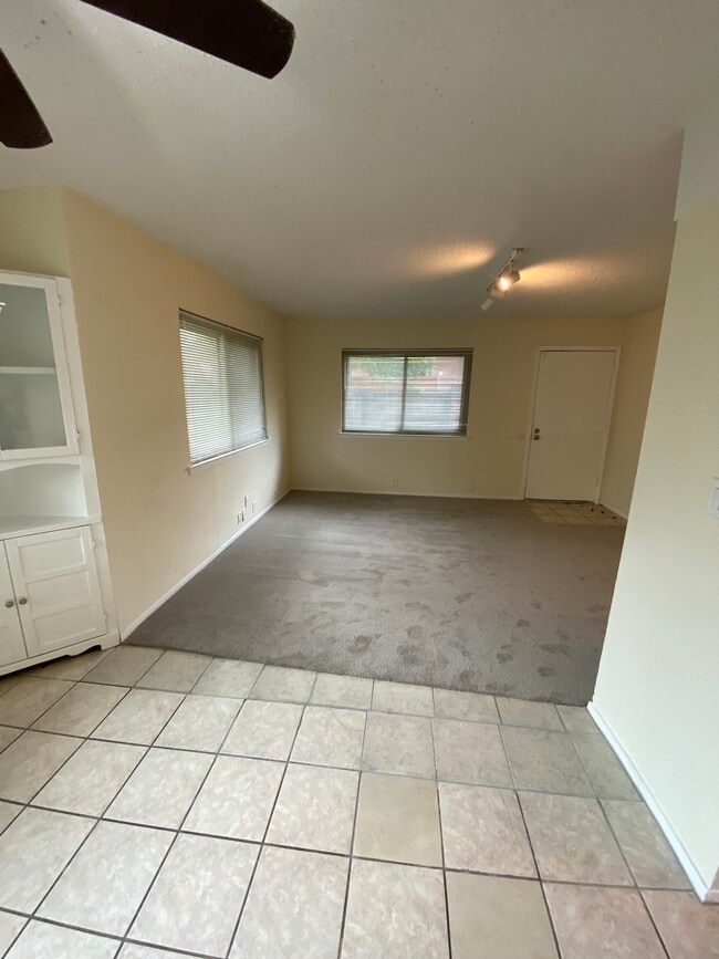 Building Photo - 2704 Stonehaven Ct