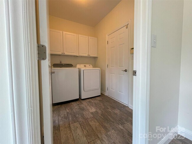 Building Photo - 8509 Netherfield Ct