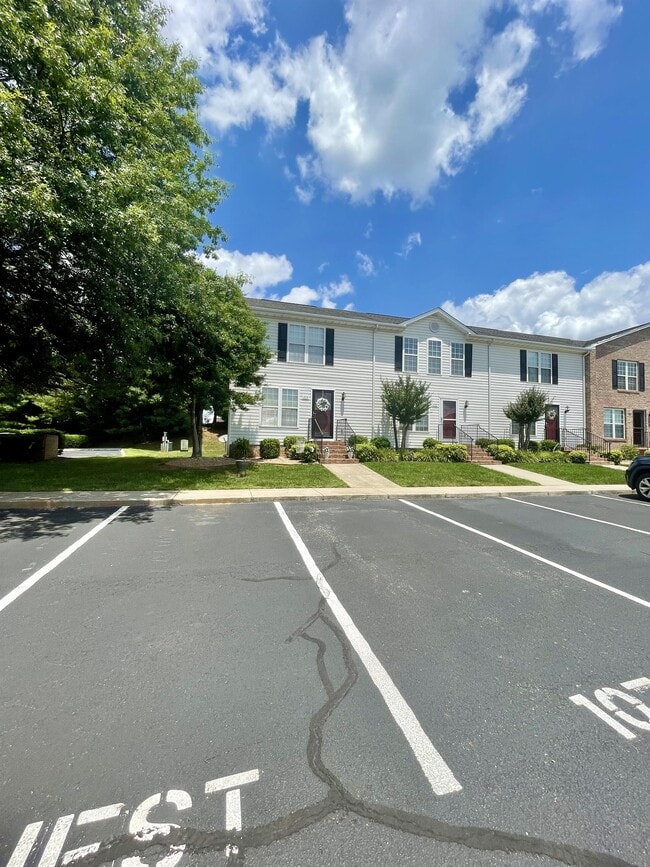 Building Photo - 1069 Blue Ridge View Cir