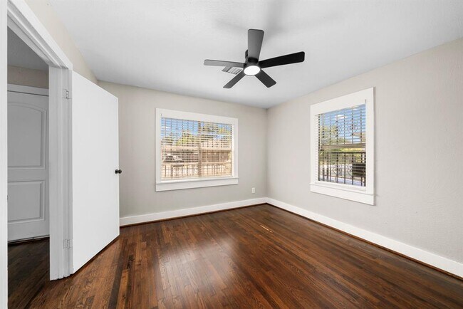 Building Photo - 5519 Chapman St