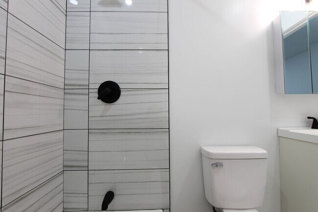 Building Photo - 103 E Coulter St