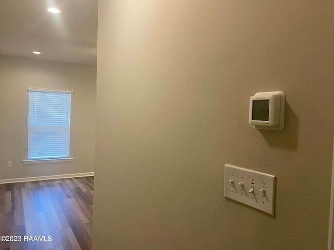 Building Photo - 204 Sparkling Meadows Ln