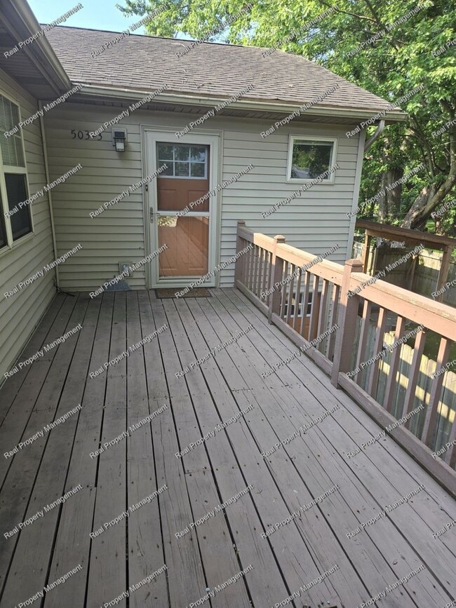 Primary Photo - Spacious 2nd Floor 2 Bedroom Apartment