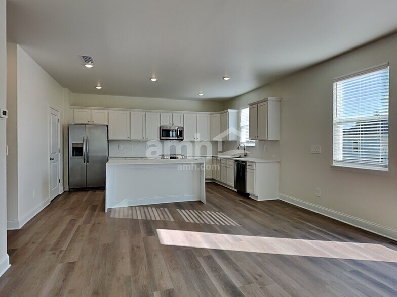 Building Photo - 3317 Emzy Dr