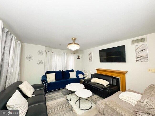 Building Photo - 13560 Lord Sterling Pl