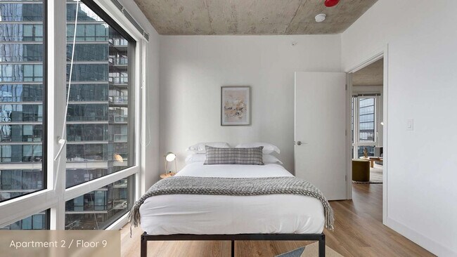 Building Photo - 853 W Blackhawk St