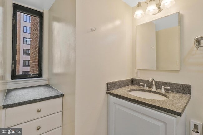 Building Photo - 1701 16th St NW