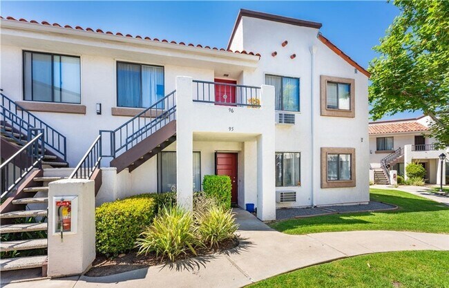 Building Photo - Comfort and Convenience in This Beautiful Mira Mesa Condo