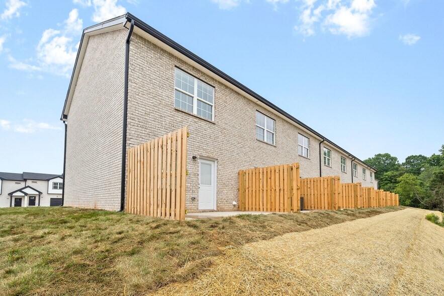 Building Photo - 1167 Meadowhill Ln