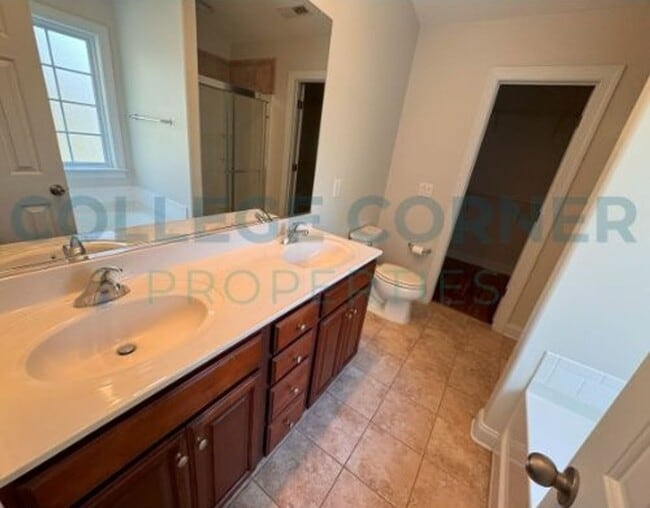 Building Photo - 4964 Wyngate Village Dr