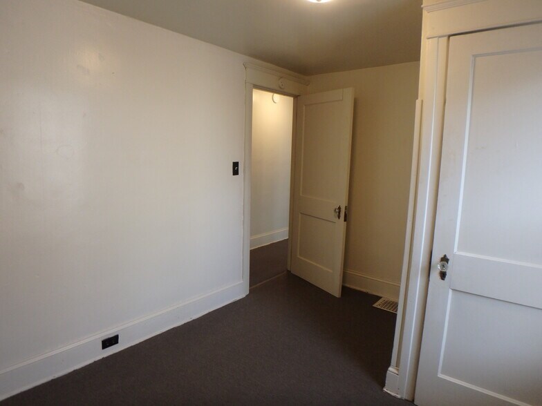 Building Photo - 117 N Montour St