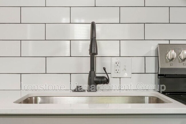 Building Photo - 2618 E 8th St