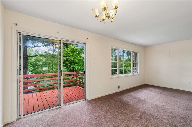 Building Photo - CONVENIENT LOCATION