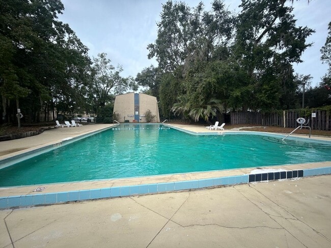 Building Photo - Super Cute 2 Bed/1 Bath in Quiet Community!