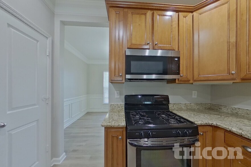 Building Photo - 1413 Eastway Dr
