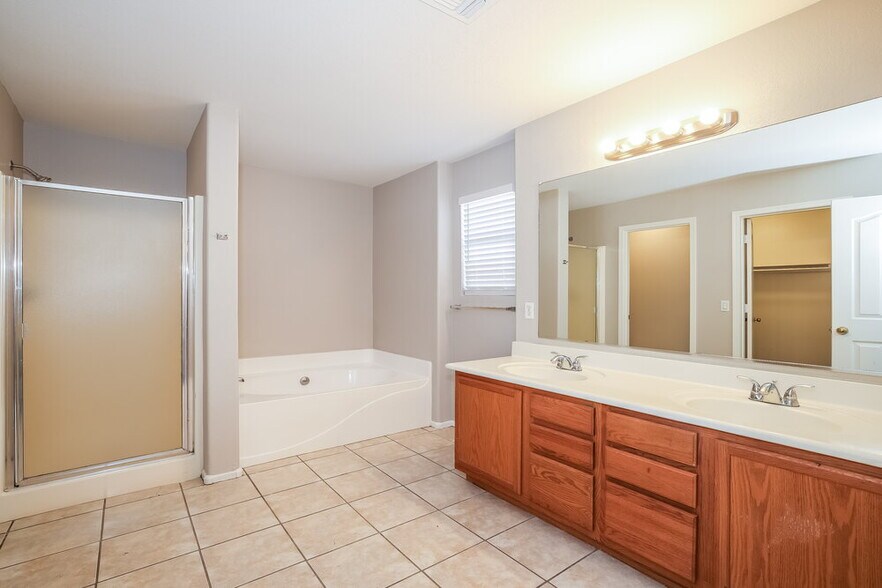 Building Photo - 2413 W Chipman Rd