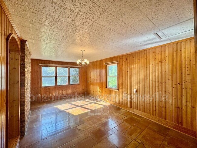 Building Photo - 1574 Lynn Rd