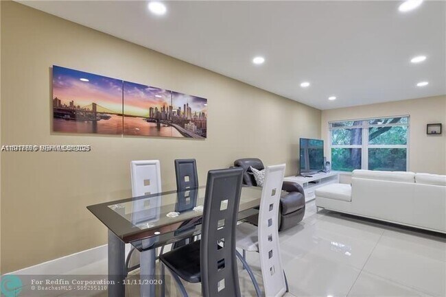 Building Photo - 3100 Riverside Dr