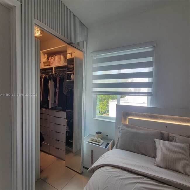 Building Photo - 10435 NW 66th St