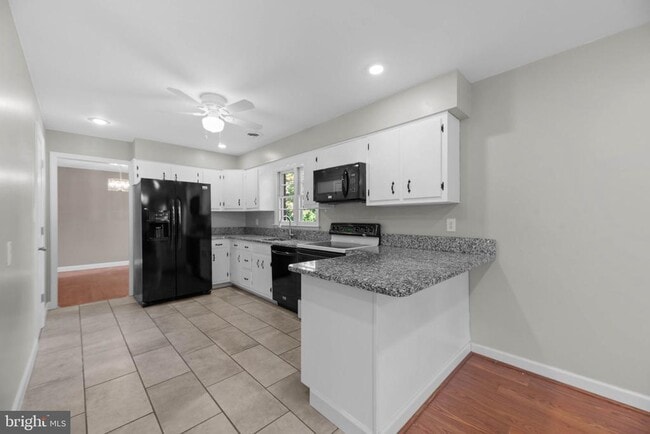 Building Photo - 6505 Panorama Dr