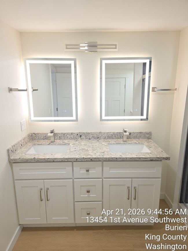 Building Photo - Burien Newly remodeled home - 3 bedrooms 2 bathrooms - A must see - available NOW