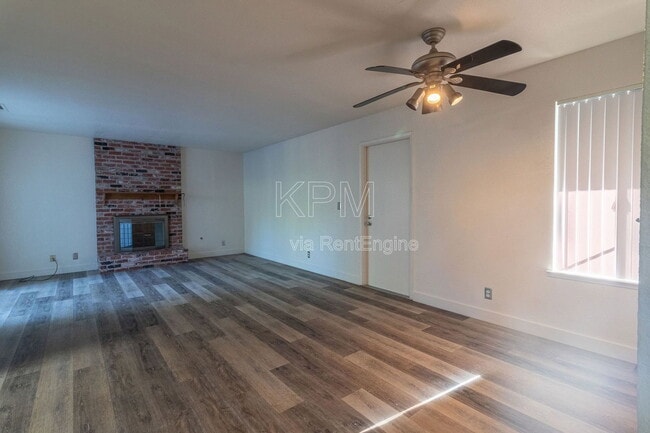 Building Photo - 2828 Smoke Tree Cir
