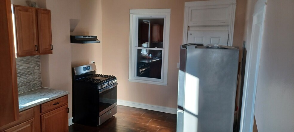 Building Photo - 6458 S Paulina St