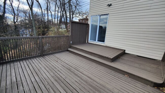 Building Photo - *Recently Updated 2BD/1.5BA Single Family Home Available for Rent in Mt Washington*