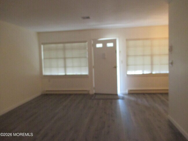 Building Photo - 363B Chesterfield Ct