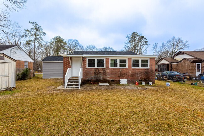 Building Photo - Welcome to this beautiful newly renovated 3-bedroom brick ranch!
