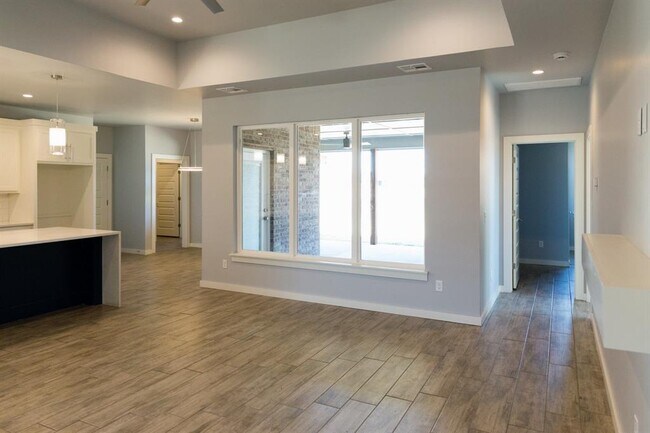 Building Photo - 306 Kirks Holw