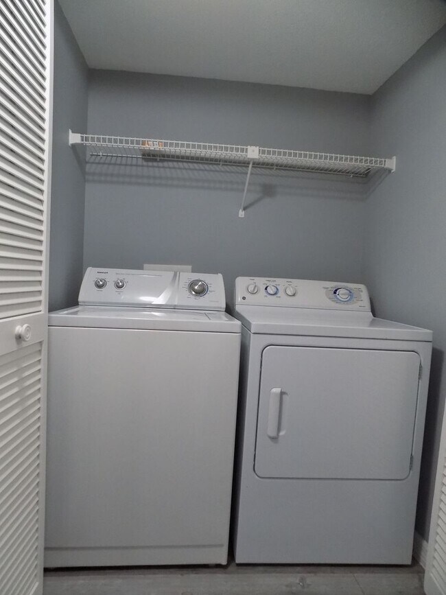 Building Photo - 2735 N Poinciana Blvd