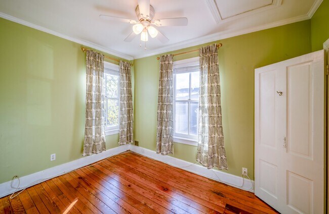 Building Photo - Historic Elegance in Old Town Alexandria