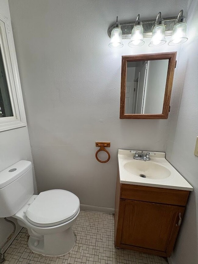 Building Photo - One bedroom one bathroom apartment for rent