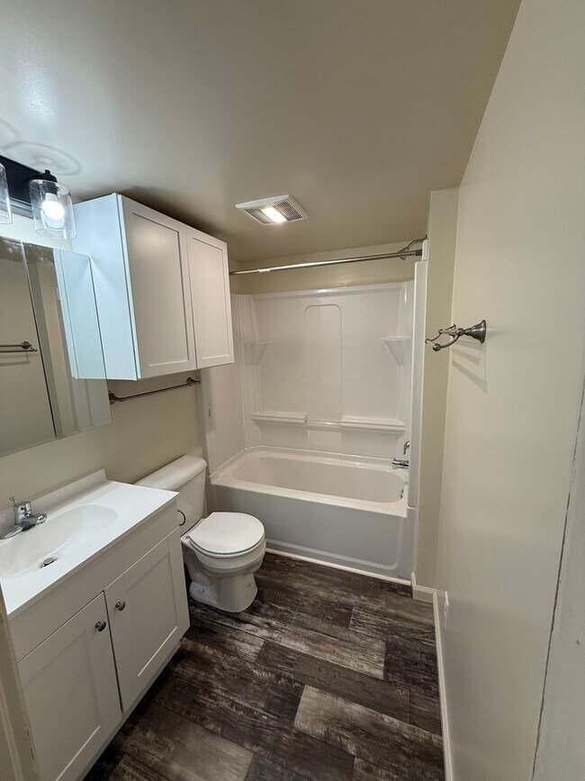 Building Photo - 133 E Commerce St