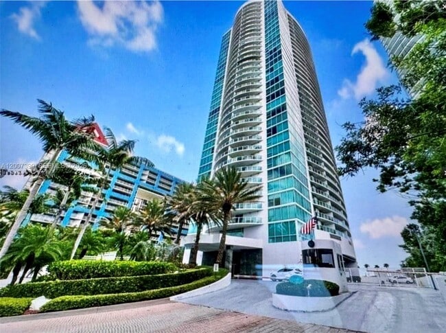 Building Photo - 2101 Brickell Ave