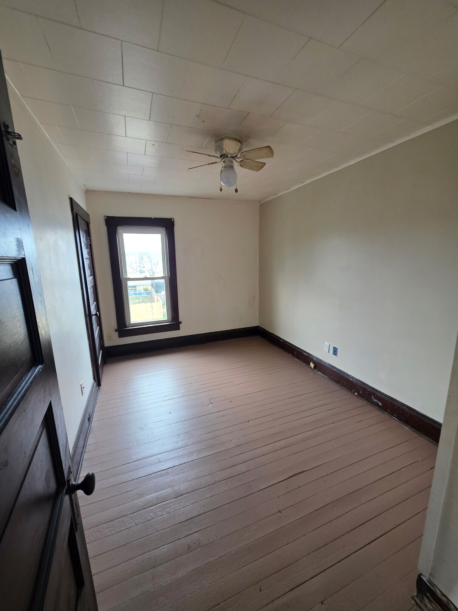 Building Photo - 364 S 10th St