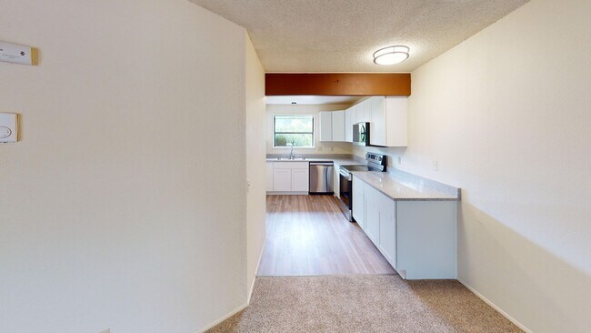 Building Photo - Charming Condo in the Heart of Oak Harbor!...