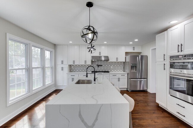 Building Photo - Fabulously Renovated 4 Bedroom, 3.5 Bathroom Home In Close in Potomac!!