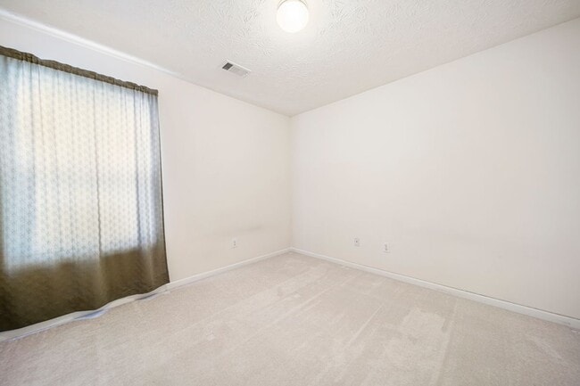 Building Photo - 740 Clairidge Ln SW