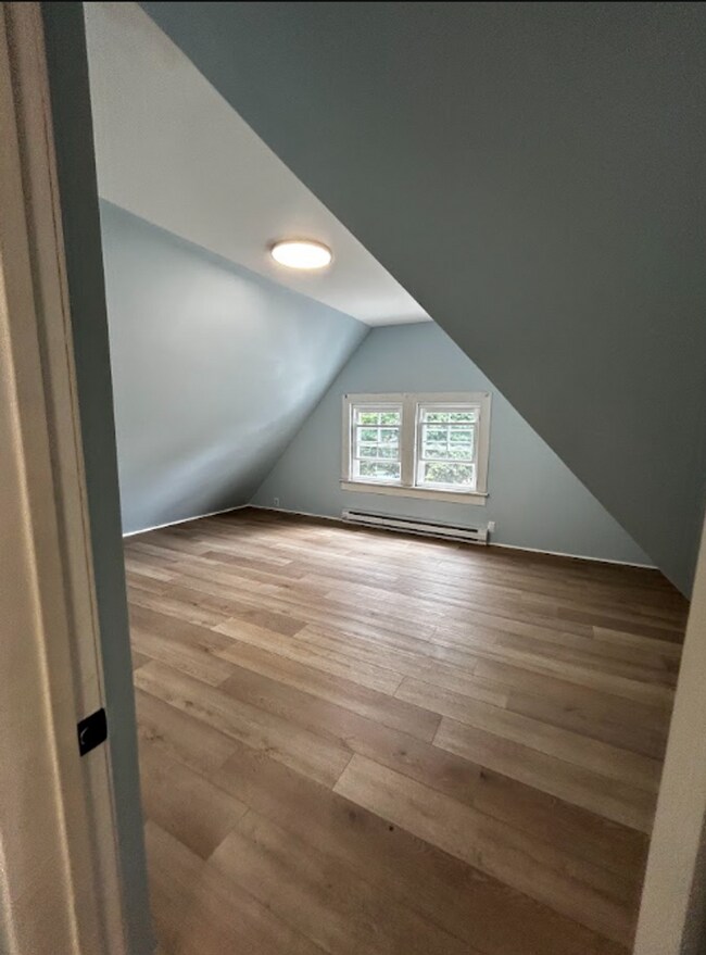 Building Photo - 1638 Sanderson Ave