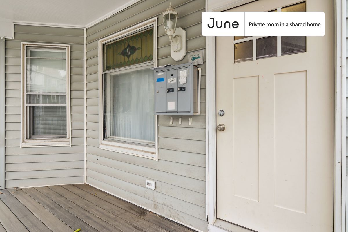 Building Photo - Room in Shared 4 bed/2 bath home