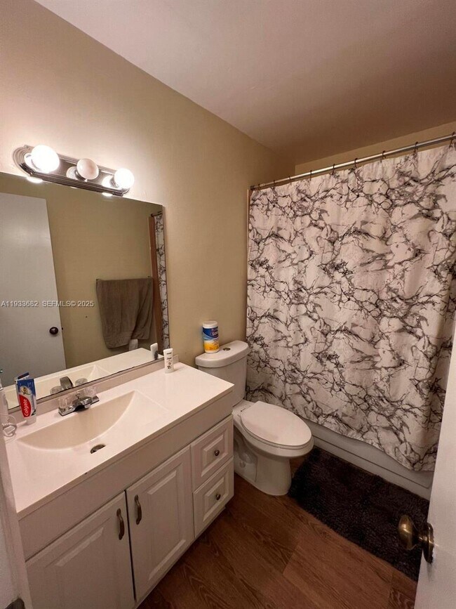 Building Photo - 1301 S Franklin Ave