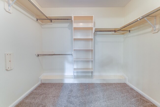 Building Photo - 17143 Summer Hollow Dr