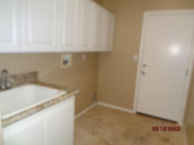 Building Photo - 43932 Johns Ct