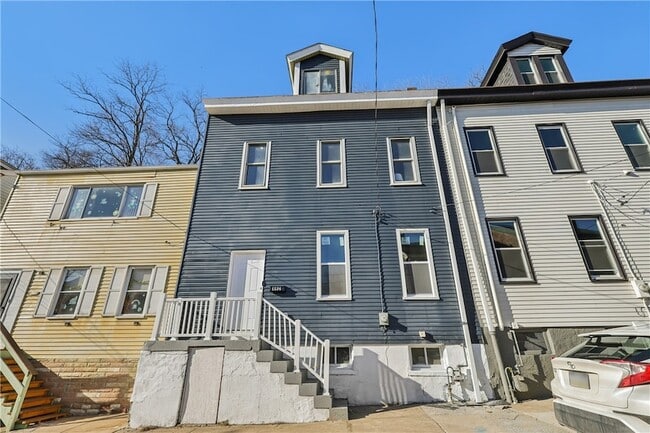 Primary Photo - 1234 High St